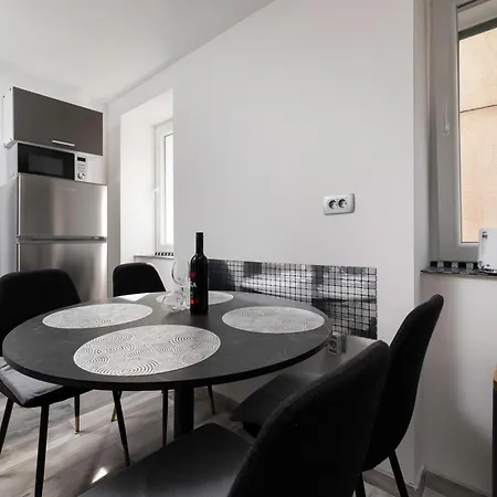 Susanne I Nikoleta *