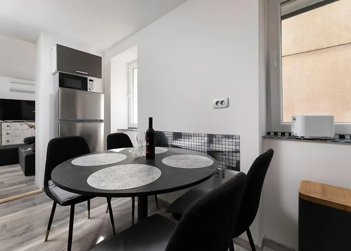 Susanne I Nikoleta *