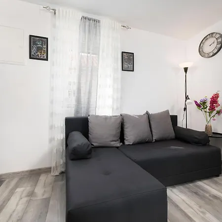Susanne I Nikoleta Apartment Punat